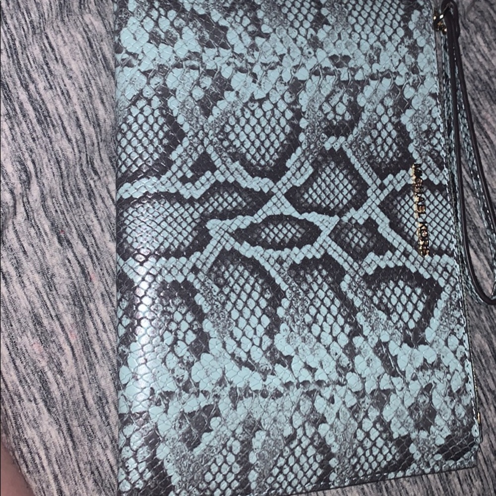 Michael kors wristlet - Picture 2 of 5